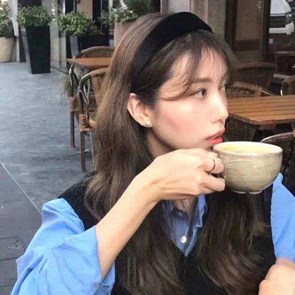 Black Padded Headband for Women - Wide, Simple, Soft Satin Hair Hoop for Girls a - Picture 5 of 7